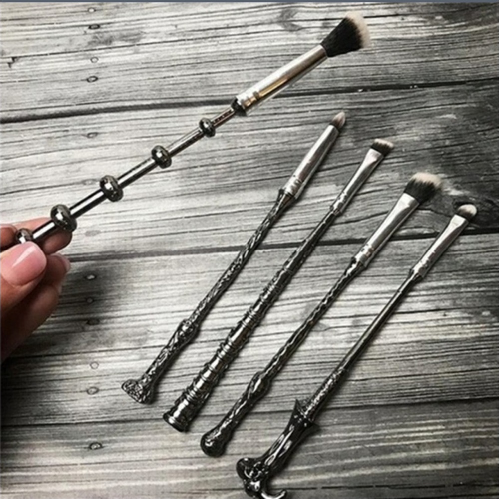 Restock! Harry Potter wand makeup brushes - Picture 2 of 5