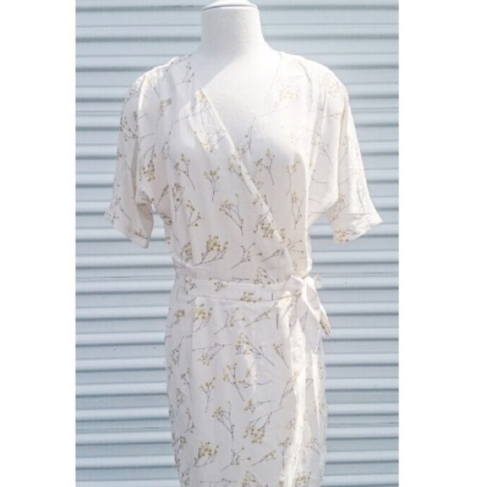✨ FRNCH Dainty floral wrap dress