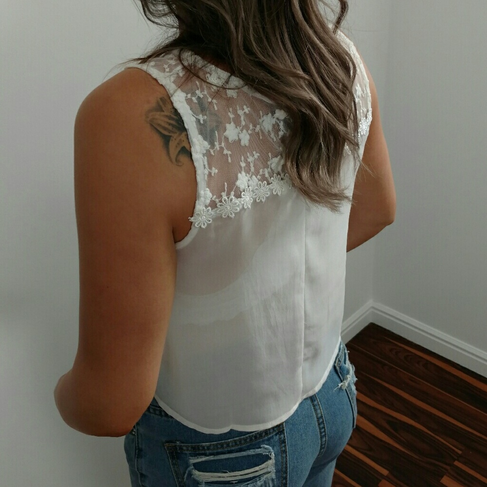 🌿SHEER LACE CROP TOP🌿 - Picture 5 of 8