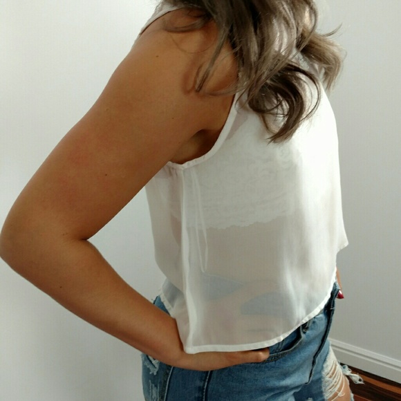 🌿SHEER LACE CROP TOP🌿 - Picture 4 of 8