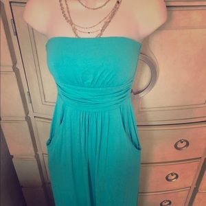 Adorable maxi dress 👗 😘