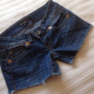 REWIND BLUE JEAN CUTOFFS 0 NWOT