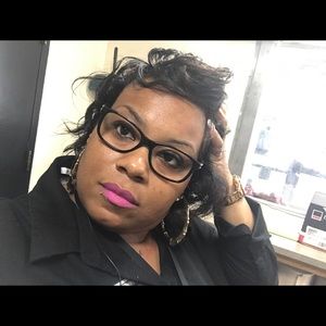 Meet your Posher, Eutina