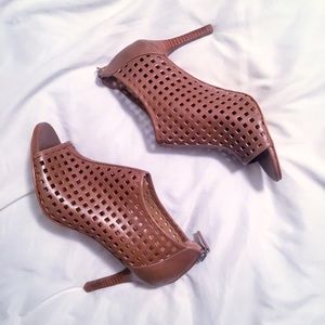 Tahari Tan Bootie Heels - Never Worn