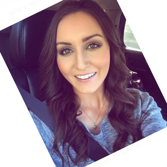 Meet your Posher, Renee - Picture 2 of 2