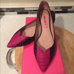Betsey Johnson Lilian Snakeskin flat