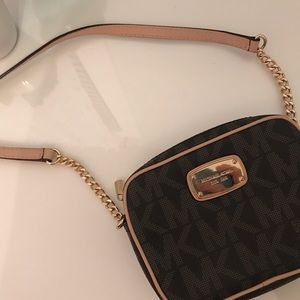 ⭐️ Michael Kors Cross Body Bag