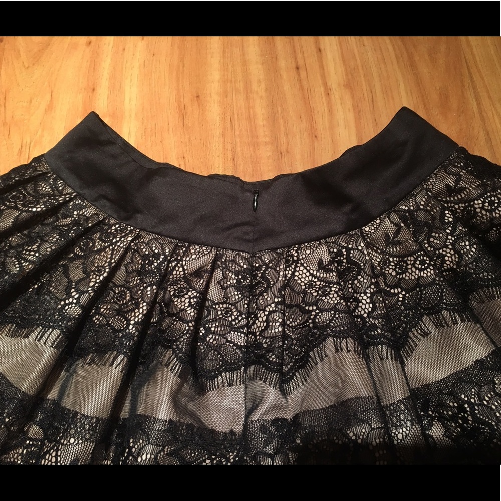 Black and beige puffy skirt - Picture 3 of 6