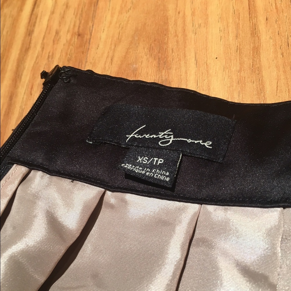 Black and beige puffy skirt - Picture 5 of 6