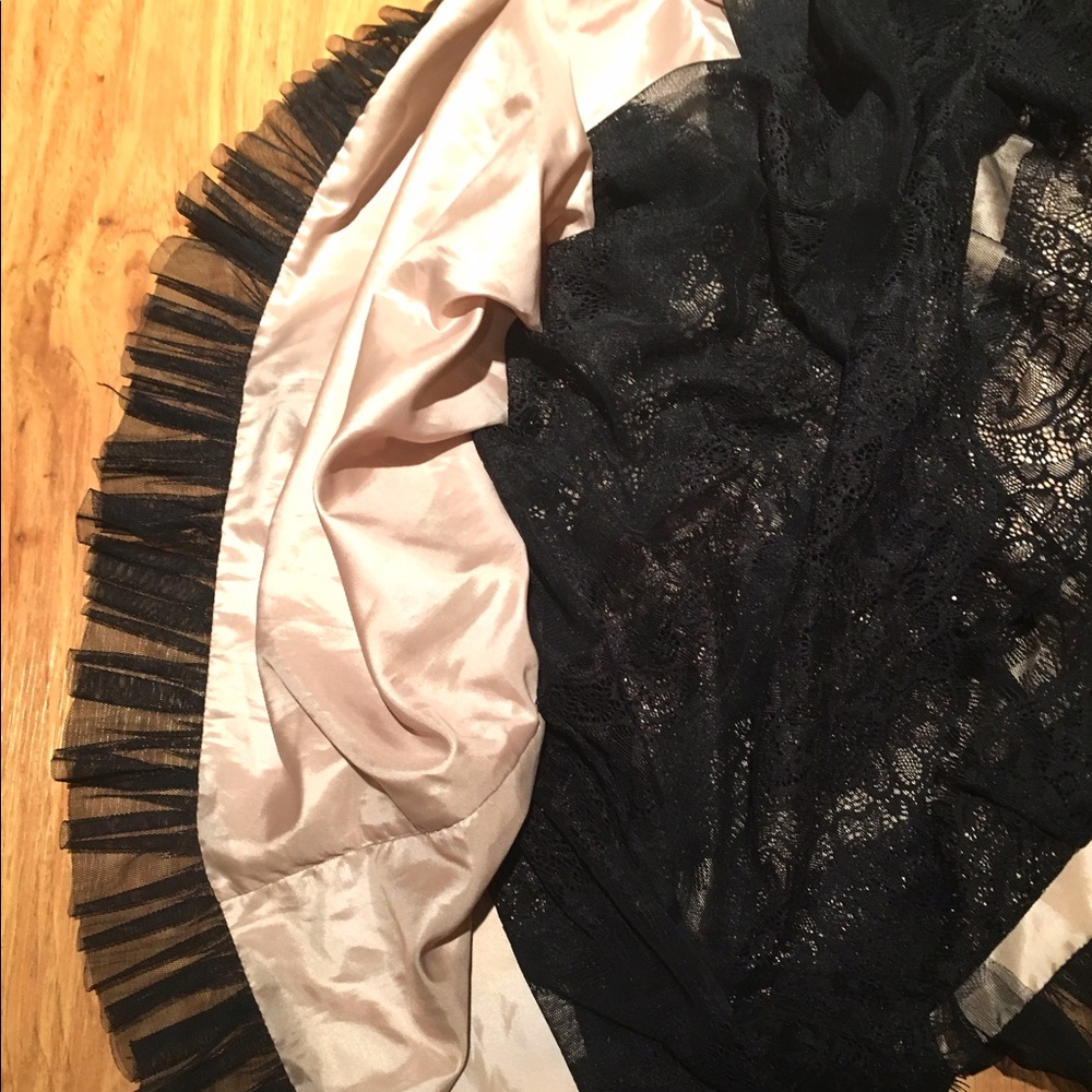 Black and beige puffy skirt - Picture 6 of 6