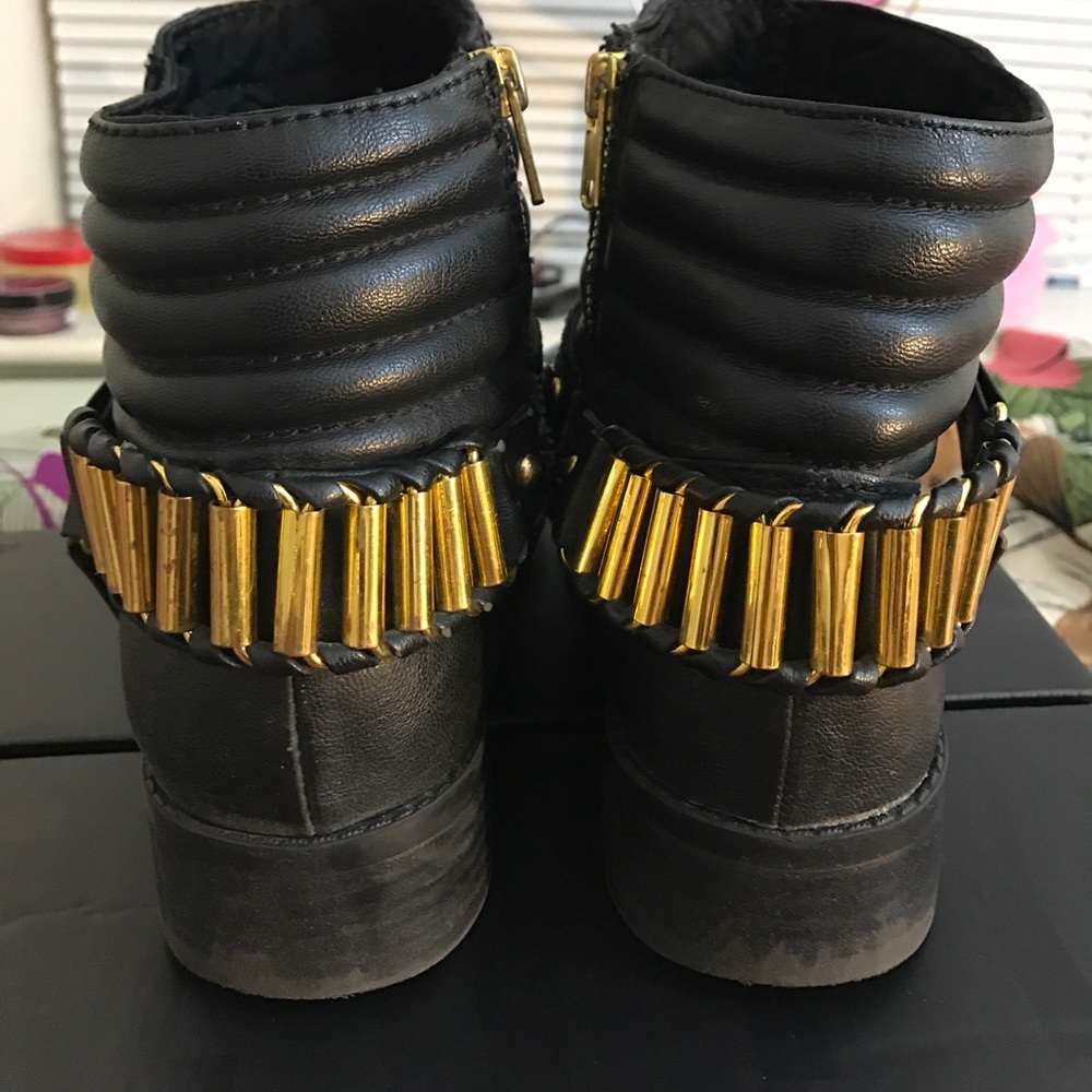 H&m flat ankle boot gold details