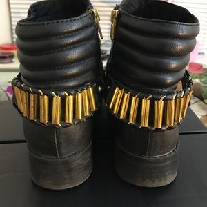 H&m flat ankle boot gold details