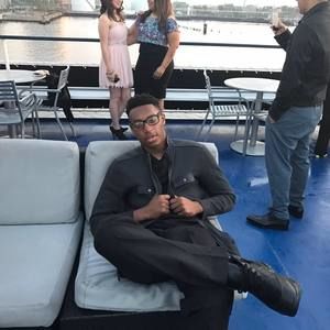 Meet your Posher, Devin