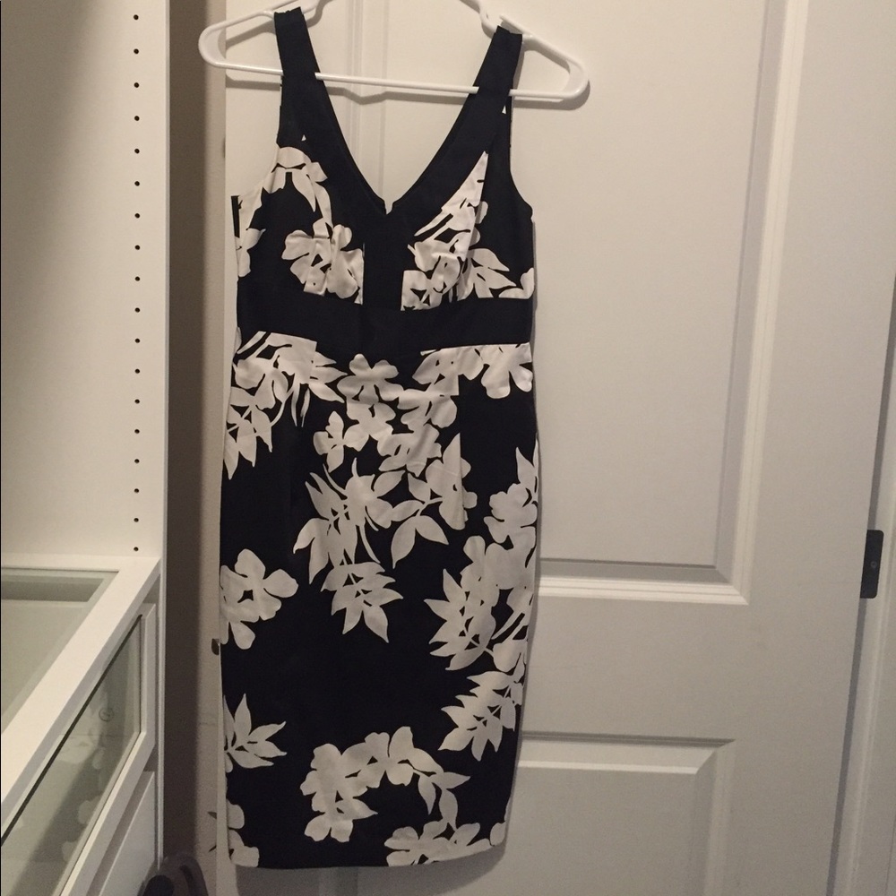 !!NWT!! White House|Black house Spring dress.
