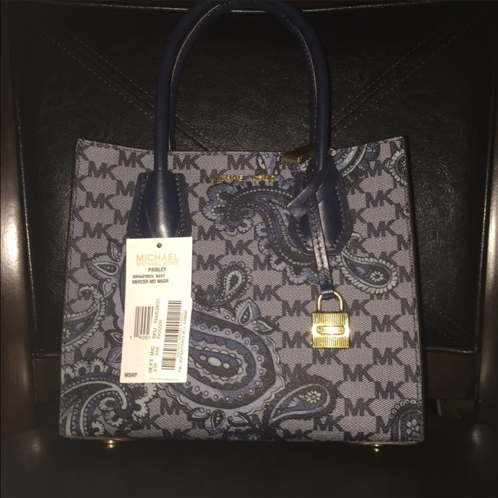 Small Micheal Kors Crossbody messenger bag