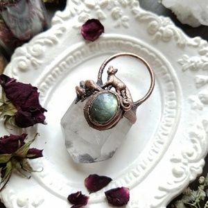 Meet your Posher, Queen