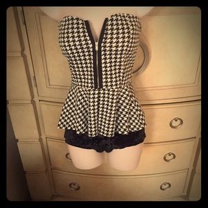 Black and white peplum/tub top😘