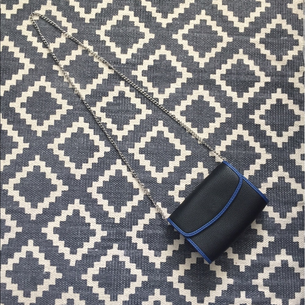 🔸NWOT🔸UO | Black Purse with Blue Trim.