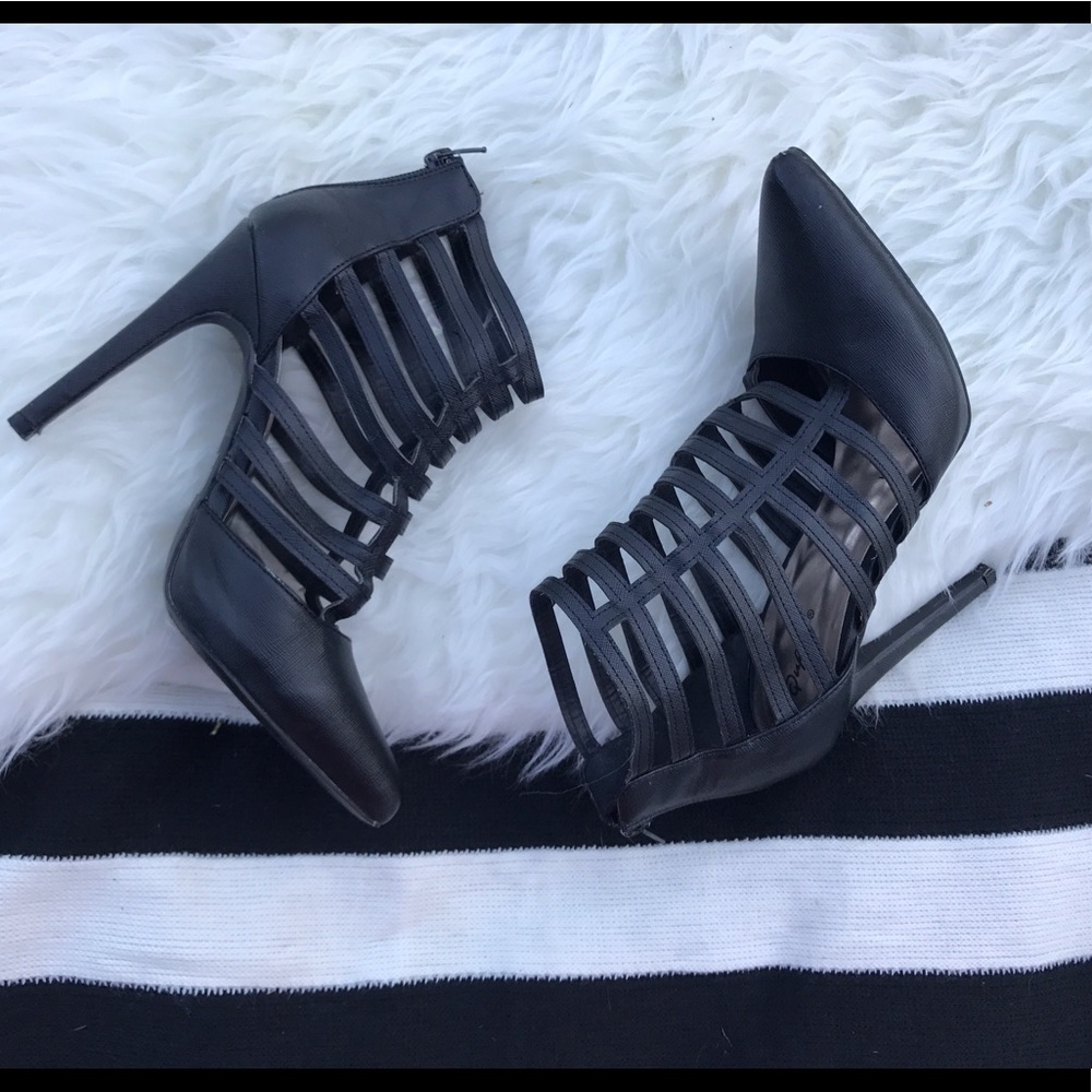 ⚡️Sale⚡️Black Cage Stiletto Booties - Picture 2 of 8