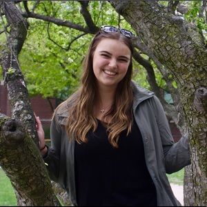 Meet your Posher, Abigail