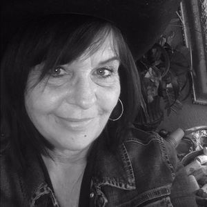 Meet your Posher, Rena