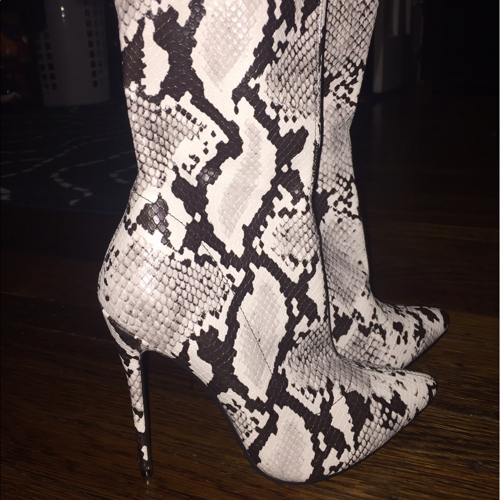 Brand New! Never worn! Ankle Heeled Boots