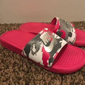 Pink camo Nike slides
