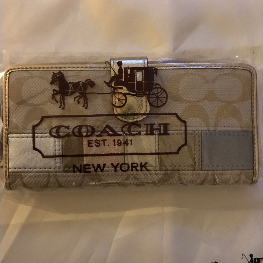Authentic Coach Zip Wallet