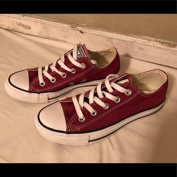 burgundy converse size 6
