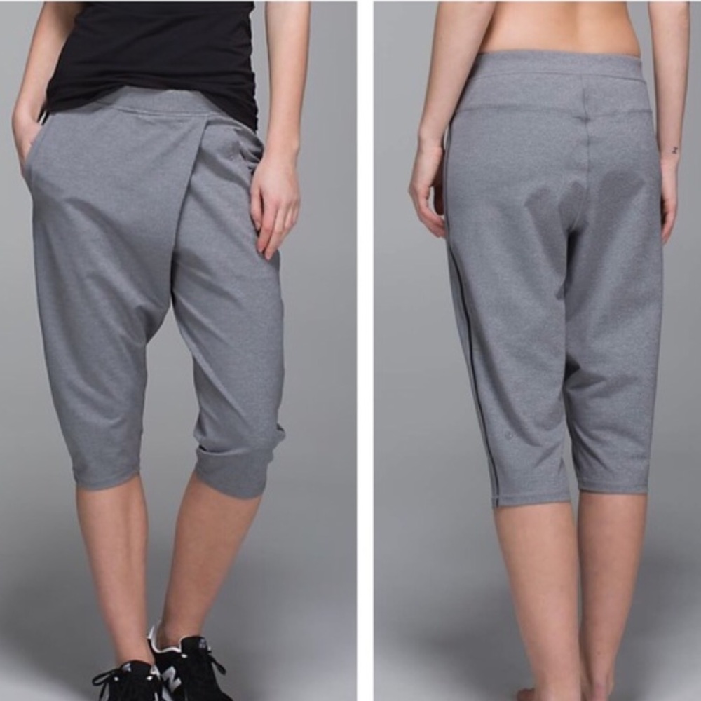 BLACK Lululemon Retreat Yogi Crop Pants Size 4