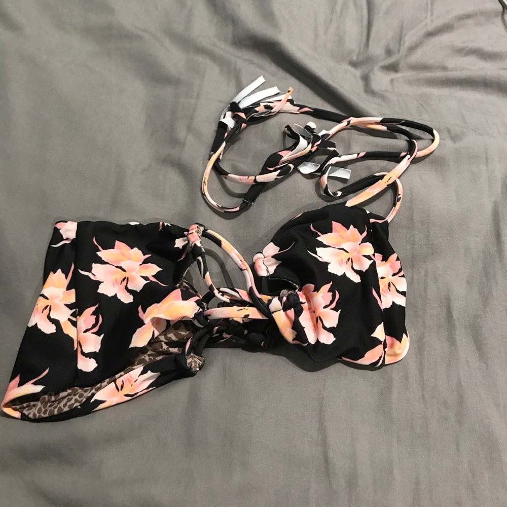 Acacia bikini top