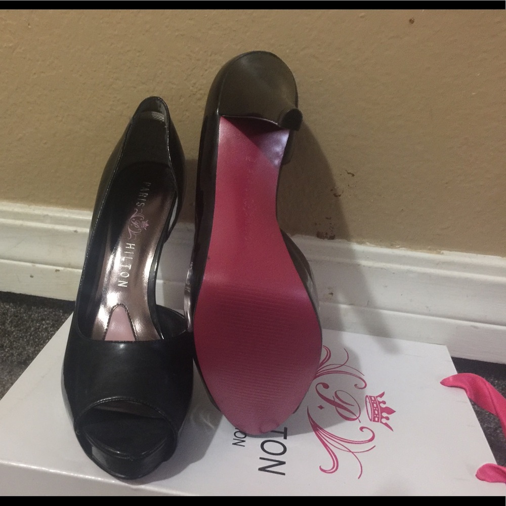 BNIB Paris Hilton Black Pump