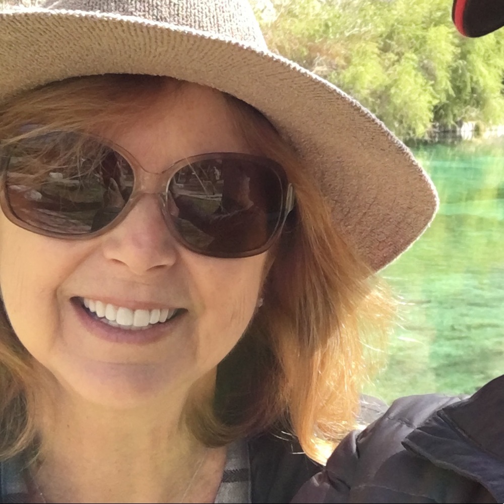 Meet your Posher, Caroline