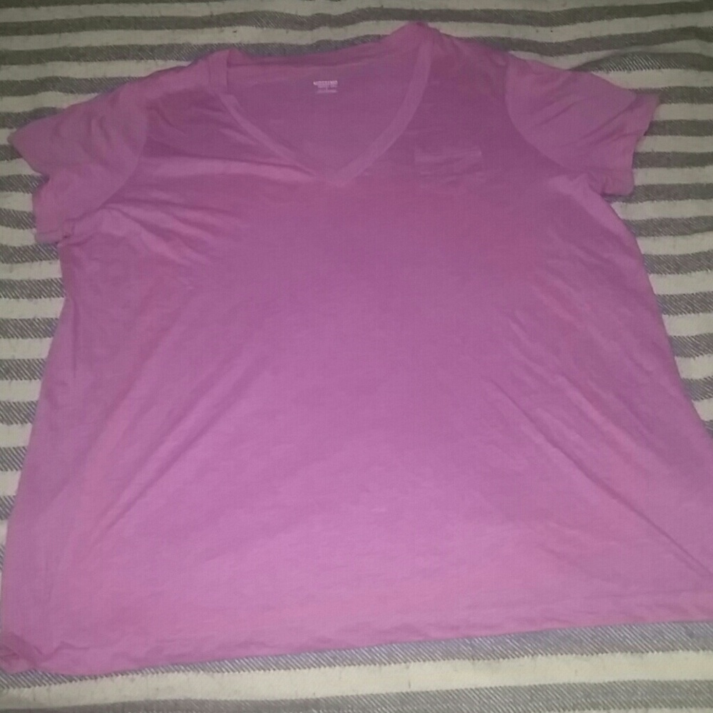 V-neck tee