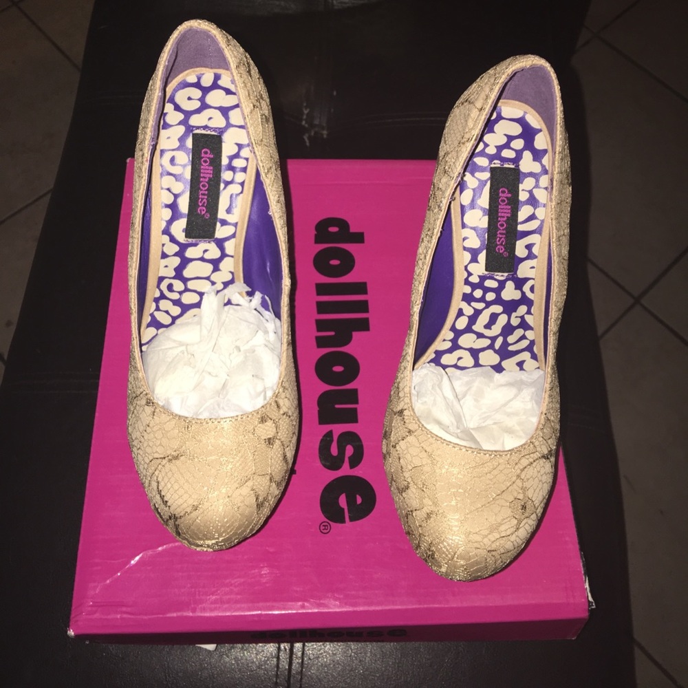 New dollhouse platforms