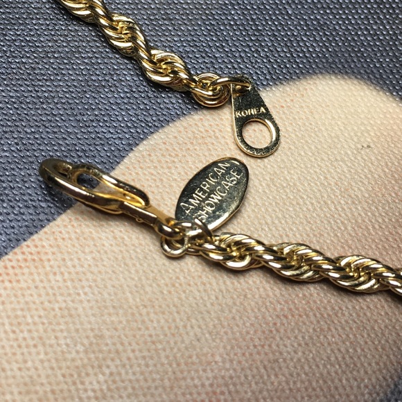 98 off Vintage Jewelry Vintage American Showcase Gold Tone Necklace