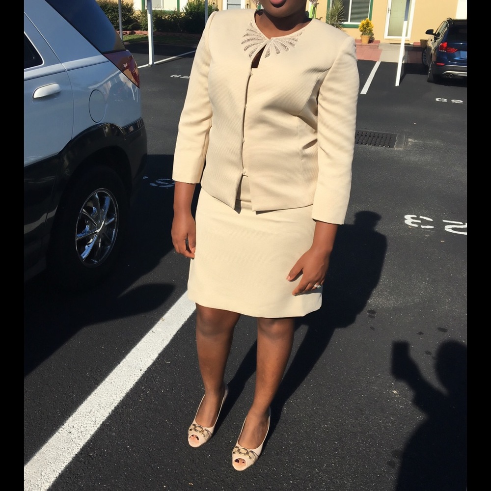 Women skirt suit