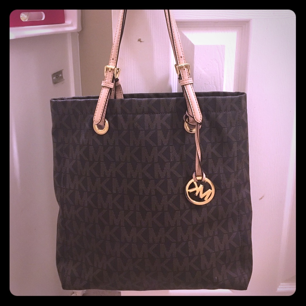Micheal kors monogram bag