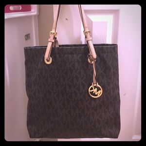 Micheal kors monogram bag