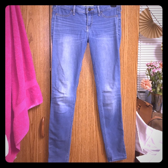 Hollister Jeans - Picture 1 of 2