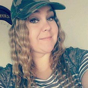 Meet your Posher, Crystal