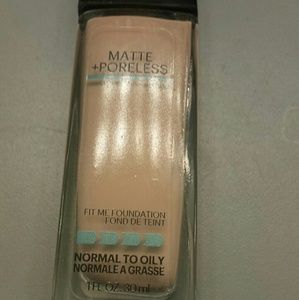 (Two) Maybelline FIT me! Porcelian