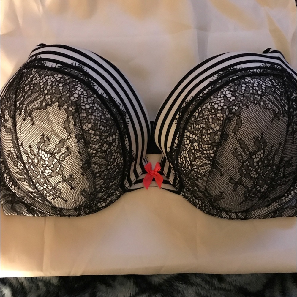 NWOT Victoria's Secret Very Sexy Push-up