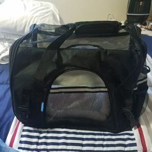 Dog travel carrier