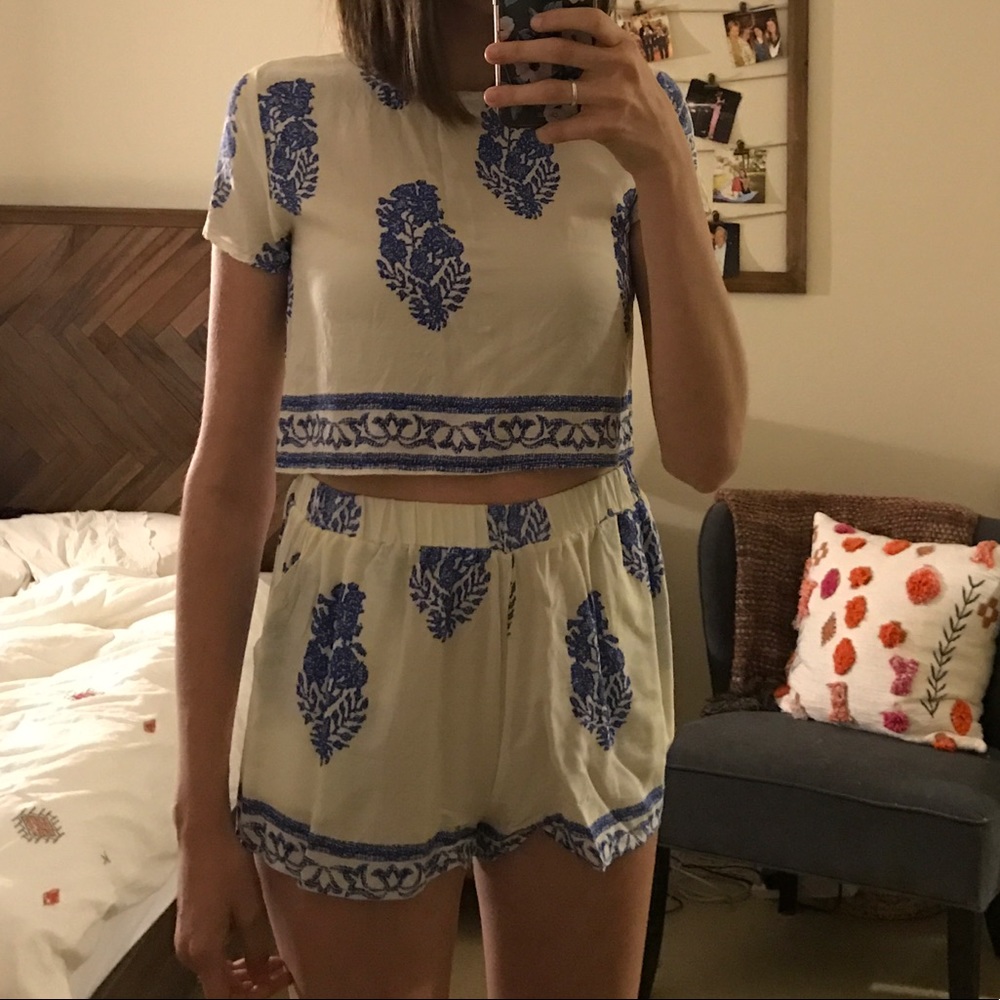 Blue and white set