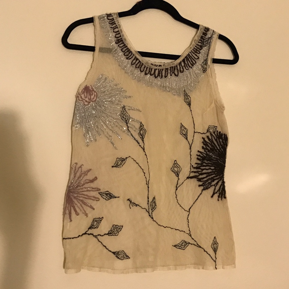 Anthroplogie floral details shirt