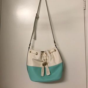 Casual off-shoulder purse