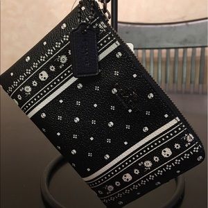 BANDANA PRINT SKULL WRISTLET NWT!!!