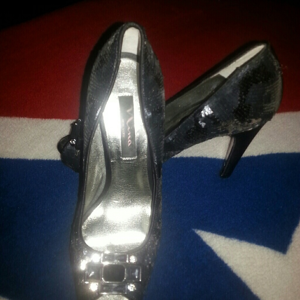 Heels - Picture 2 of 4