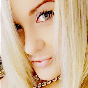 Meet your Posher, Caroline